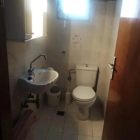 Atheras Village House بيت للعطل *